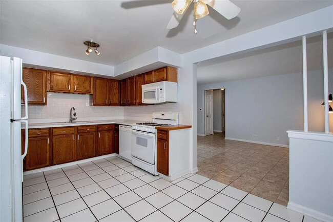 5516 W Higgins Ave in Chicago, IL - Building Photo - Building Photo