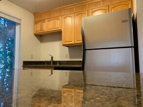 10012 NE 117th Ct in Kirkland, WA - Building Photo - Building Photo