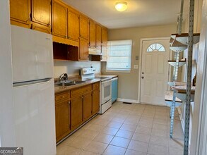 2913 Horse Shoe Dr in Atlanta, GA - Building Photo - Building Photo