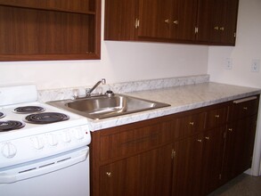 Riviera Apartments in Renton, WA - Building Photo - Building Photo