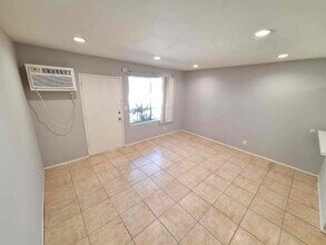4660 Kester Ave-Unit -107 in Sherman Oaks, CA - Building Photo - Building Photo