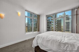 425 W Beech St, Unit Acqua Vista in San Diego, CA - Building Photo