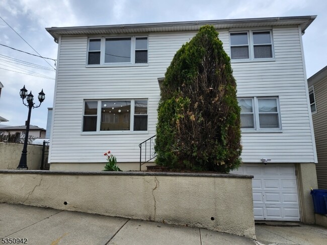 41 Bayliss St in North Arlington, NJ - Building Photo - Building Photo