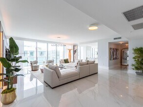 330 Sunny Isles Blvd, Unit # 5-LPH04 in Sunny Isles Beach, FL - Building Photo - Building Photo