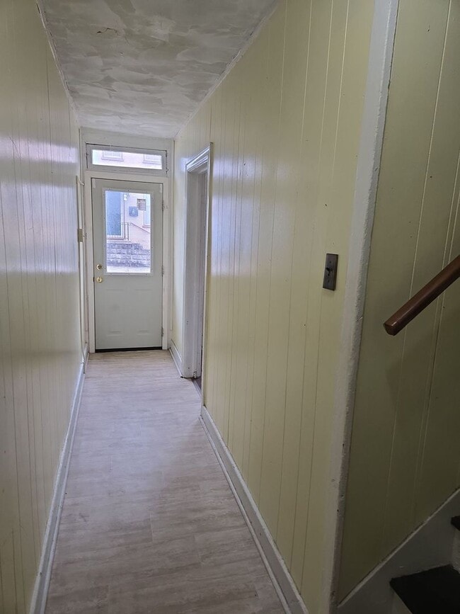 212-12 Philadelphia Ave in Waynesboro, PA - Foto de edificio - Building Photo