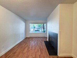 840 NE 125th St in Seattle, WA - Building Photo - Building Photo