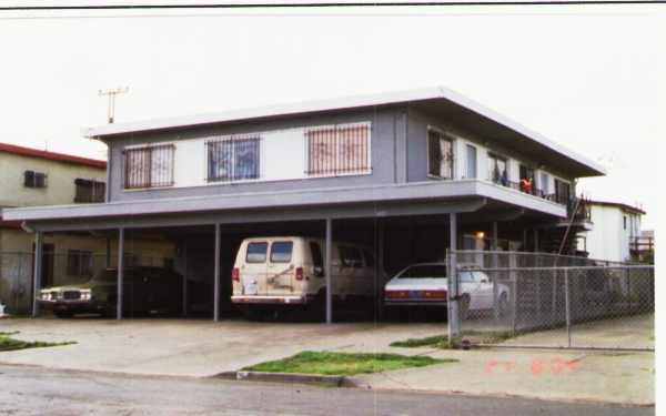 320-326 Maine Ave in Richmond, CA - Foto de edificio - Building Photo