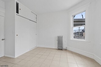 315 E 18th St in Paterson, NJ - Building Photo - Building Photo