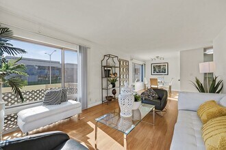 688 Mariners Island Blvd in San Mateo, CA - Building Photo - Building Photo