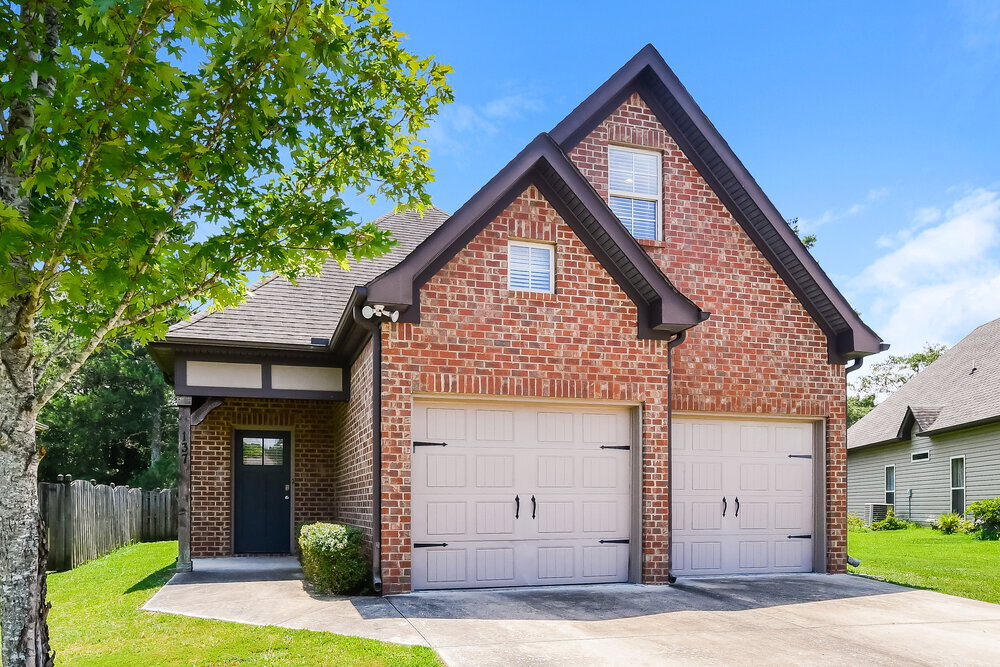 137 Love Ln in Sterrett, AL - Foto de edificio