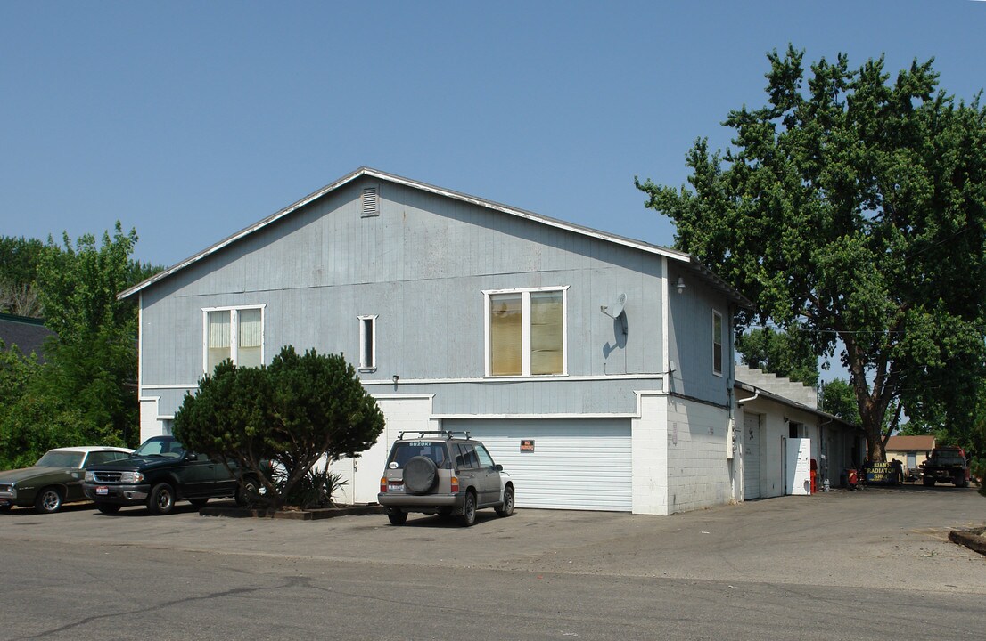 206 W 38th St in Garden City, ID - Building Photo