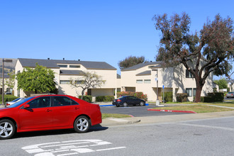 350 C St Apartments in South San Francisco, CA - Building Photo - Building Photo