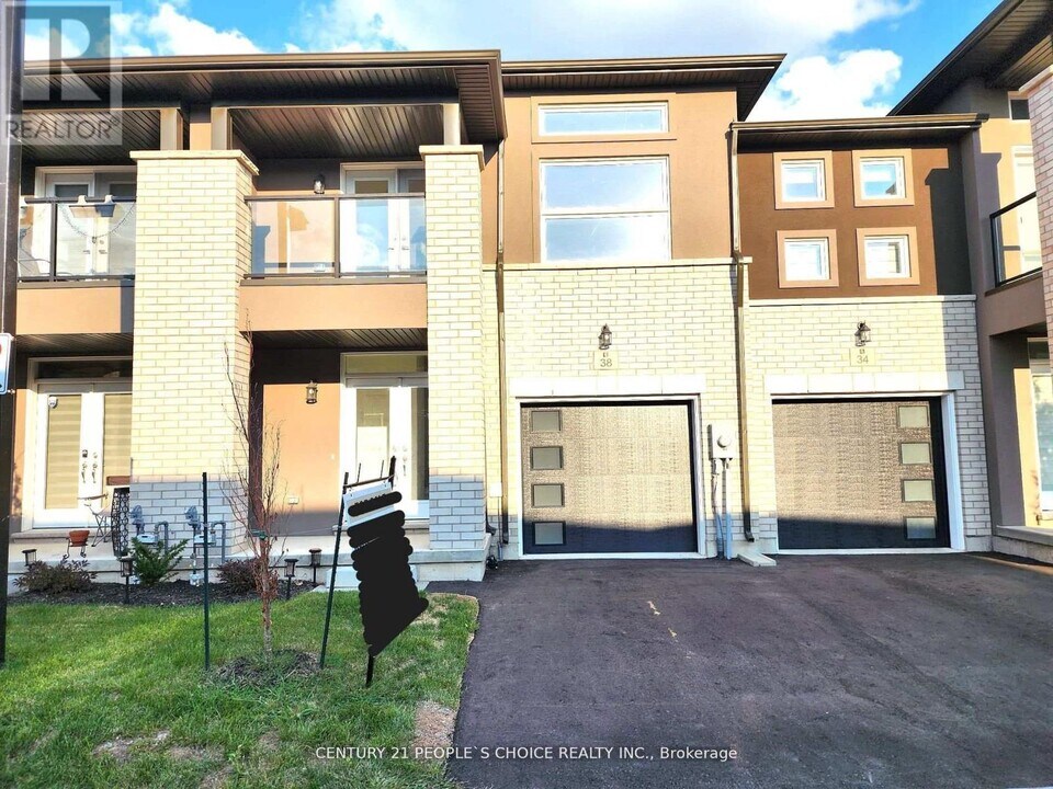 38 Renfrew Trl in Welland, ON - Building Photo