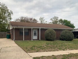 806 Blvd de Orleans Blvd in Mary Esther, FL - Building Photo