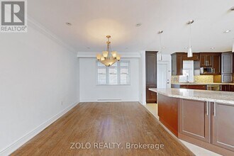 212 Goddard St in Toronto, ON - Building Photo - Building Photo