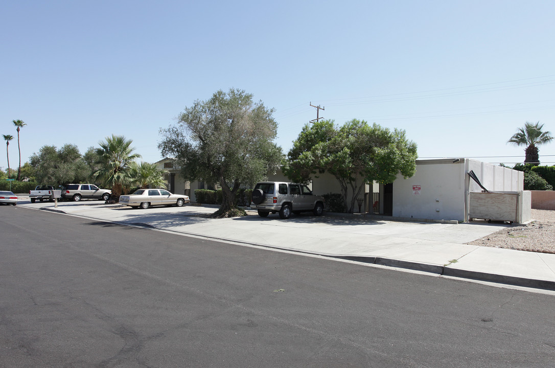 707 E Chuck Walla Rd in Palm Springs, CA - Building Photo