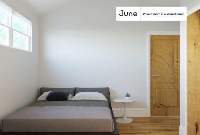 Room in Shared 2 bed/1 bath home in Chicago, IL - Building Photo - Building Photo