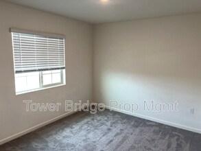 12722 Montbrook Way in Rancho Cordova, CA - Building Photo - Building Photo