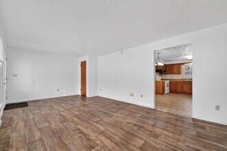 6644 Ravenwood Ave NW in Canton, OH - Foto de edificio - Building Photo