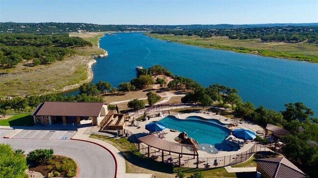 22713 Agave Grove Dr in Lago Vista, TX - Foto de edificio - Building Photo