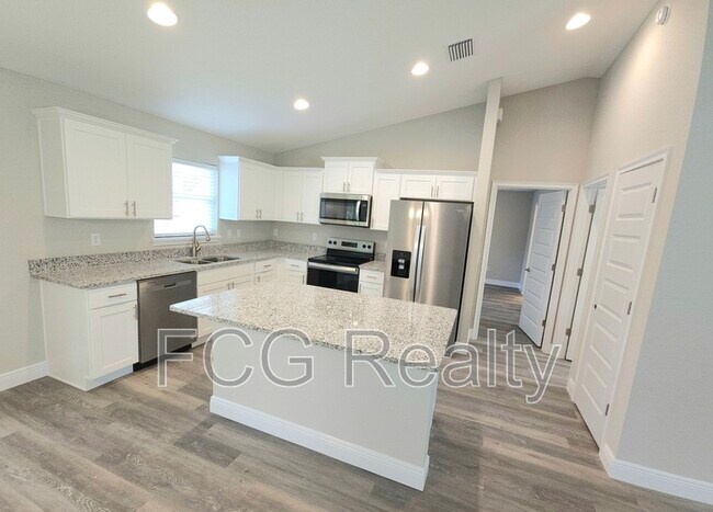 8140 N Elkcam Blvd in Citrus Springs, FL - Building Photo - Building Photo