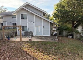 463 Down Hill Dr in Ballwin, MO - Building Photo