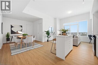 500 Plains Rd E in Burlington, ON - Building Photo - Building Photo