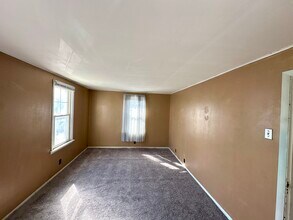 110 W Chartes St in New Castle, PA - Building Photo - Building Photo