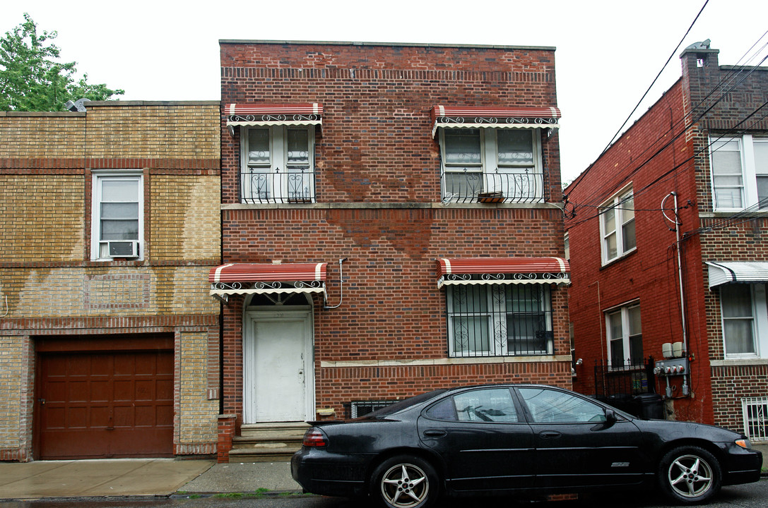 739 E 213th St in Bronx, NY - Building Photo