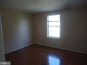 13494 Foxlease Ct in Herndon, VA - Foto de edificio - Building Photo