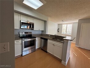 1170 Wildwood Lakes Blvd in Naples, FL - Building Photo - Building Photo