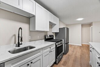 283-435 Oaklawn Ave in Cranston, RI - Building Photo - Building Photo