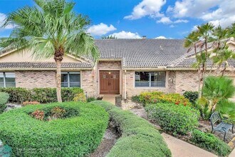7301 Corkwood Terrace in Tamarac, FL - Foto de edificio - Building Photo