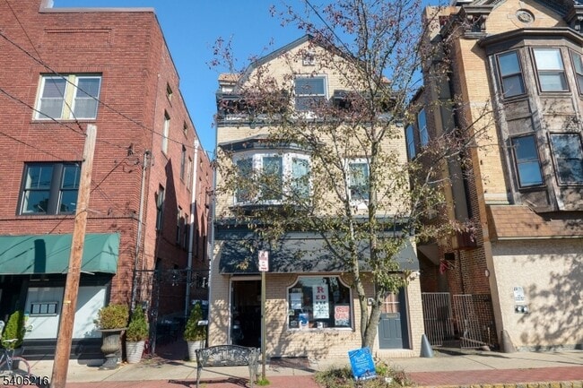 property at 94 Walnut St