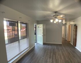 1442 Parnell Ave in San Antonio, TX - Foto de edificio - Building Photo