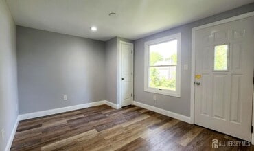 111 Demorest Ave in Woodbridge Township, NJ - Building Photo - Building Photo