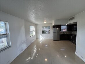 1275 SW 36th Ave in Fort Lauderdale, FL - Building Photo - Building Photo