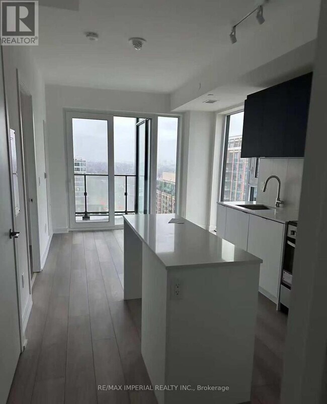 8 Tippett Rd in Toronto, ON - Building Photo - Building Photo