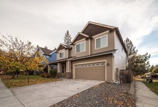 61517 Tall Tree Ct in Bend, OR - Building Photo - Building Photo