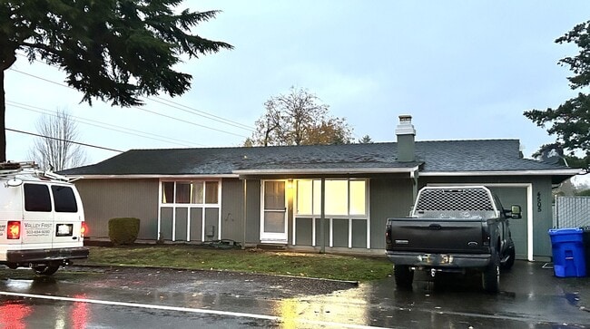4016 45th Ave NE in Salem, OR - Building Photo - Building Photo