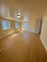 314 E 120th St in Los Angeles, CA - Building Photo