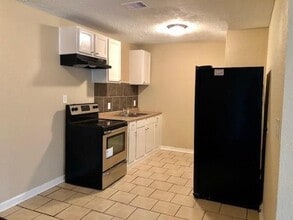 126 Gulf Pump Rd, Unit C in Crosby, TX - Building Photo - Building Photo