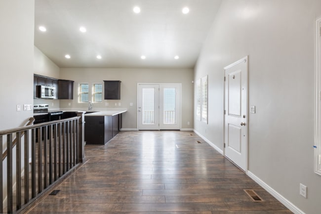 4918 W Beach Comber Way in South Jordan, UT - Foto de edificio - Building Photo