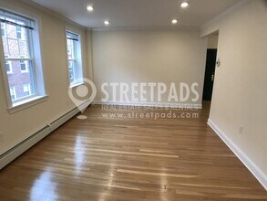34 Harris St in Brookline, MA - Building Photo - Building Photo