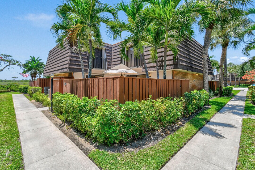 1918 19th Ct in Jupiter, FL - Building Photo