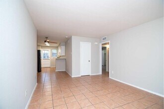 6311 Fondren Rd in Houston, TX - Building Photo - Building Photo