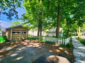 87 Falleson Rd in Rochester, NY - Foto de edificio - Building Photo
