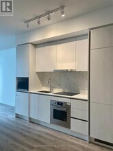 180 Front St E in Toronto, ON - Building Photo - Building Photo
