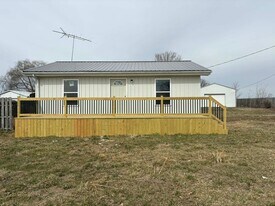 12324 Old Bowling Green Rd in Smiths Grove, KY - Building Photo