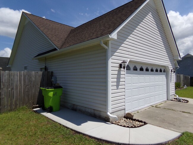 1016 Locust Ct in Havelock, NC - Building Photo - Building Photo